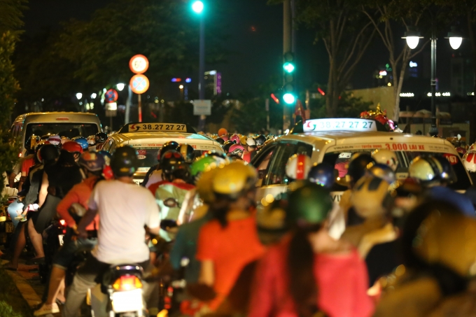 Ngắm m&agrave;n bắn ph&aacute;o hoa tuyệt đẹp mừng Quốc Kh&aacute;nh 2/9