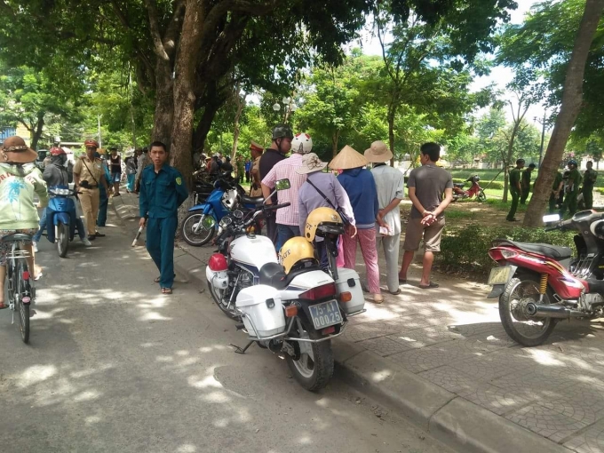 Một thiếu &uacute;y c&ocirc;ng an đ&atilde; nhảy xuống s&ocirc;ng để cứu người nhưng qu&aacute; muộn, người n&agrave;y đ&atilde; tử vong.