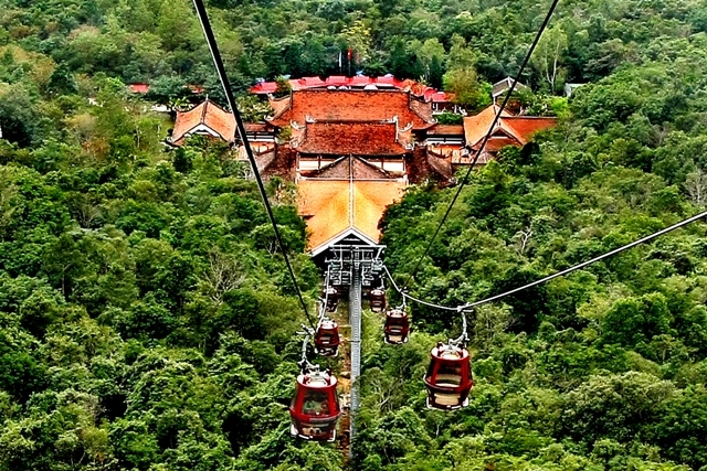 Tuyến c&aacute;p treo Y&ecirc;n Tử đang vận h&agrave;nh. Ảnh minh họa