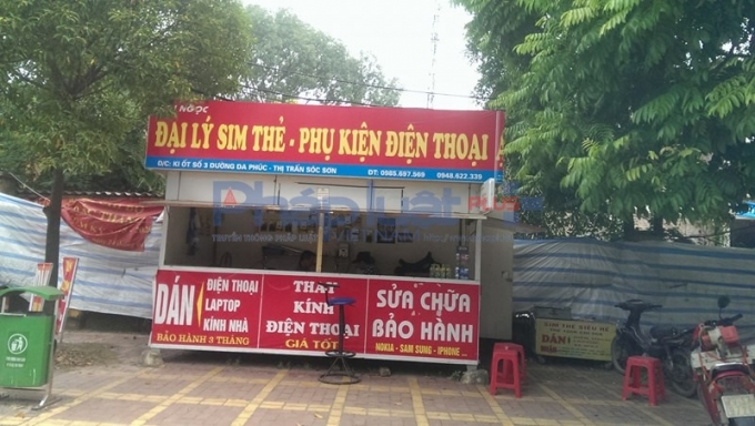 Rất nhiều lều tạm dựng tại vỉa h&egrave;.