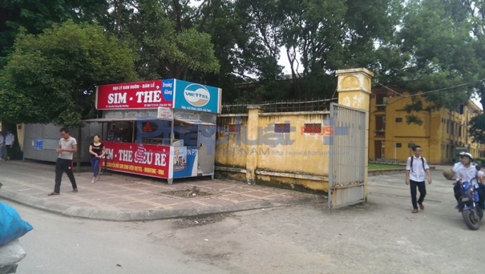 Kh&ocirc;ng r&otilde; cơ quan n&agrave;o cấp ph&eacute;p cho những c&ocirc;ng tr&igrave;nh tạm n&agrave;y.