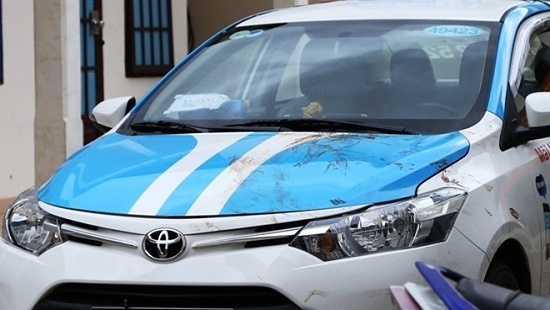 Lâm Đồng: Khởi tố tài xế taxi đánh hành khách dã man