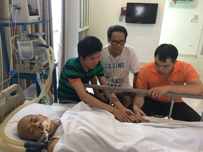 Những gi&acirc;y ph&uacute;t cuối đời b&ecirc;n giường bệnh của nghệ sỹ H&aacute;n Văn T&igrave;nh.