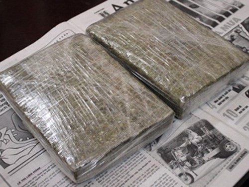 C&aacute;c đối tượng phải ngồi t&ugrave; về tội vận chuyển tr&aacute;i ph&eacute;p chất ma t&uacute;y. Ảnh minh họa