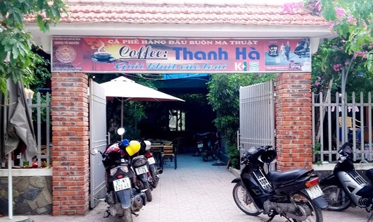 Qu&aacute;n c&agrave; ph&ecirc; nơi xảy ra vụ nổ s&uacute;ng khiến một người nhập viện.