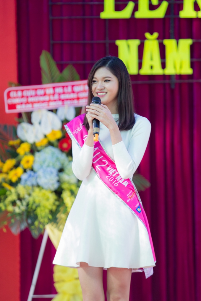 &Aacute; hậu Thuỳ Dung khoe n&eacute;t đẹp trong veo với đồng phục nữ sinh