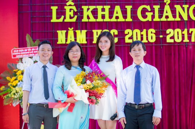 &Aacute; hậu Thuỳ Dung khoe n&eacute;t đẹp trong veo với đồng phục nữ sinh