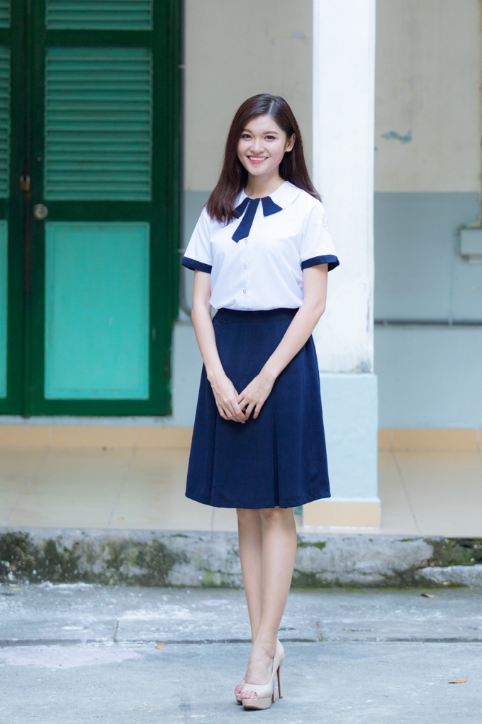 &Aacute; hậu Thuỳ Dung khoe n&eacute;t đẹp trong veo với đồng phục nữ sinh
