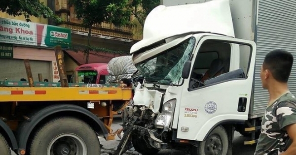 Hưng Yên: Cố lao vào ô tô tự sát không thành, người đàn ông lấy dao tự cứa cổ