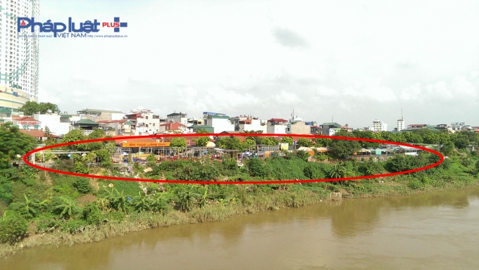 Khu nh&agrave; h&agrave;ng, qu&aacute;n nhậu hoạt động tr&ecirc;n mặt đ&ecirc; (ảnh khoanh đỏ).