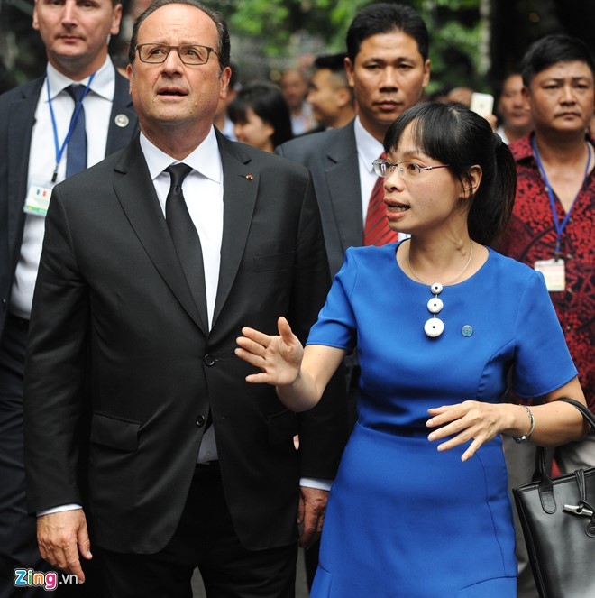 Tổng thống Ph&aacute;p Francois Hollande dạo phố cổ H&agrave; Nội