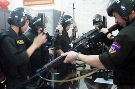 Huyền thoại SVD Dragunov l&agrave; s&uacute;ng bắn tỉa b&aacute;n tự động do Li&ecirc;n X&ocirc; chế tạo ra đời từ thập ni&ecirc;n 1960, v&agrave; n&oacute; g&oacute;p mặt trong nhiều điểm n&oacute;ng tr&ecirc;n thế giới kể từ khi trang bị ch&iacute;nh thức v&agrave;o năm 1963 tới nay v&agrave; l&agrave; s&uacute;ng bắn tỉa ti&ecirc;u chuẩn trong QĐNDVN.