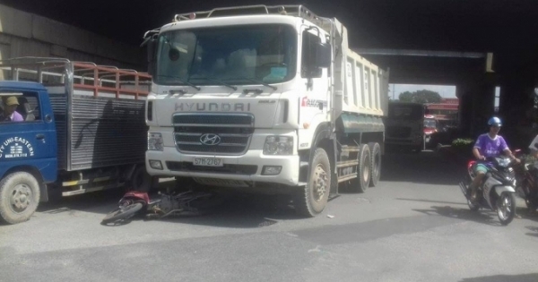 Bình Dương: Cô gái bị cán nát chân, kêu la thảm thiết dưới bánh xe ben