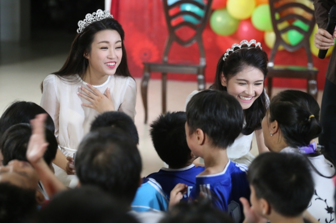 Hoa hậu Mỹ Linh, &Aacute; hậu Thuỳ Dung ho&aacute; th&acirc;n th&agrave;nh chị Hằng