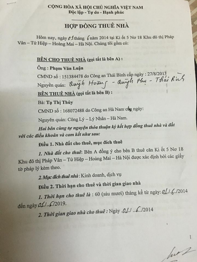 Ki ốt b&agrave; H&agrave;i đang kinh doanh được chị g&aacute;i Tạ Thị Thủy k&yacute; với chủ ki ốt Phạm Văn Luận bị cưỡng chế một c&aacute;ch v&ocirc; l&yacute;