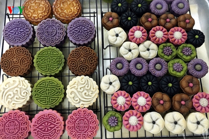 B&aacute;nh được rao b&aacute;n s&ocirc;i động tr&ecirc;n c&aacute;c trang web, mạng x&atilde; hội từ b&aacute;nh th&agrave;nh phẩm cho đến nguy&ecirc;n liệu l&agrave;m b&aacute;nh.