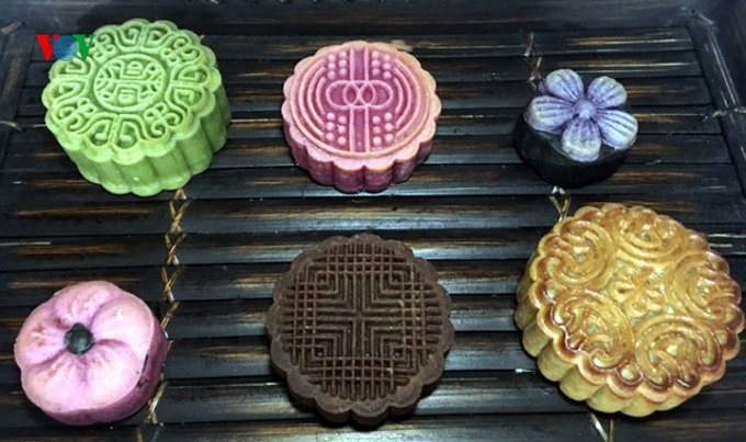 Lượng kh&aacute;ch h&agrave;ng t&igrave;m đến với b&aacute;nh hand-made ng&agrave;y c&agrave;ng nhiều bởi t&igrave;m thấy hương vị b&aacute;nh y&ecirc;u th&iacute;ch, với những mẫu m&atilde; độc lạ v&agrave; gi&aacute; hợp l&yacute;.&nbsp;