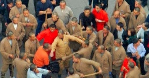 Khi nhà sư “gây chiến”