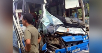 Xe tải cứu xe khách mất phanh khi đổ đèo