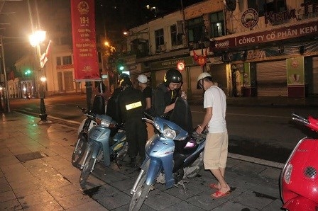 Lực lượng Cảnh s&aacute;t cơ động tăng cường tuần tra kiểm so&aacute;t c&aacute;c tuyến phố sau ng&agrave;y 1/8.