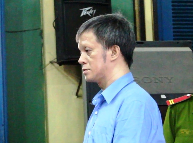 Bị c&aacute;o trước v&agrave;nh m&oacute;ng ngựa.