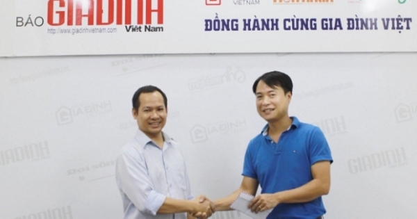 Trao 10 triệu đồng cho tài xế dũng cảm cứu 30 người