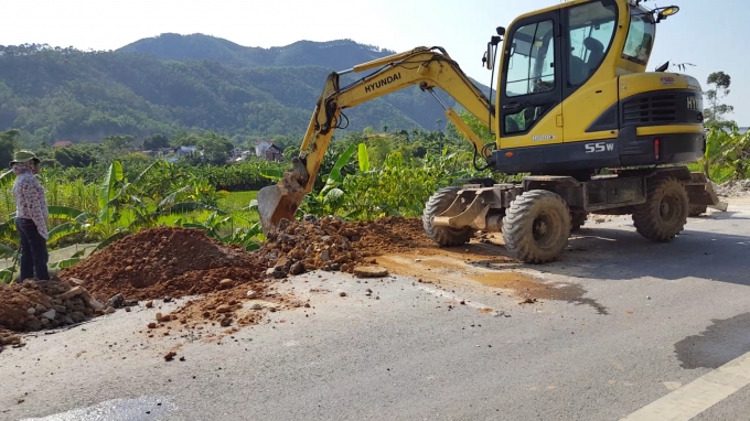 Ngay sau khi nhận được th&ocirc;ng tin b&aacute;o ch&iacute; phản &aacute;nh, Sở GTVT đ&atilde; chỉ đạo khắc phục ngay đoạn đường bị sụt l&uacute;n. Ảnh: Huy Trung