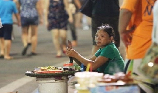 Hà Nội nâng cao hiệu quả phố đi bộ: Kiểm soát từ xa cấm hàng rong