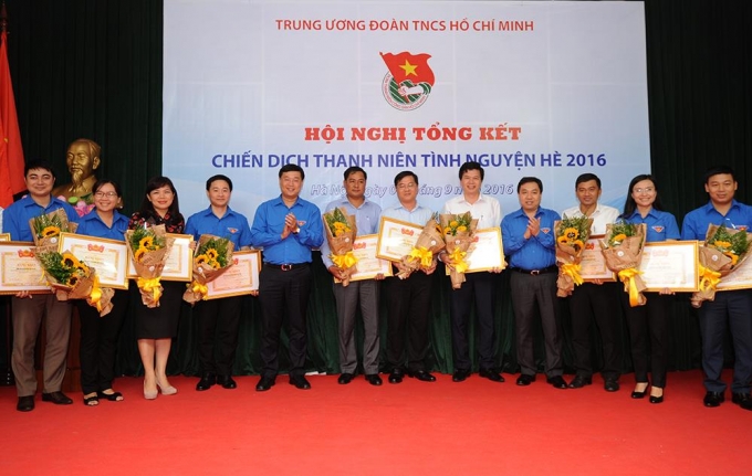 Gần 500.000 t&igrave;nh nguyện vi&ecirc;n tham gia