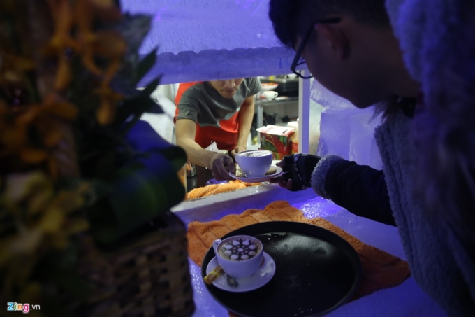 Giữa S&agrave;i G&ograve;n n&oacute;ng nực của những ng&agrave;y h&egrave;, việc trải nghiệm tại qu&aacute;n c&agrave; ph&ecirc; n&agrave;y như bước v&agrave;o một thế giới kh&aacute;c.&nbsp;