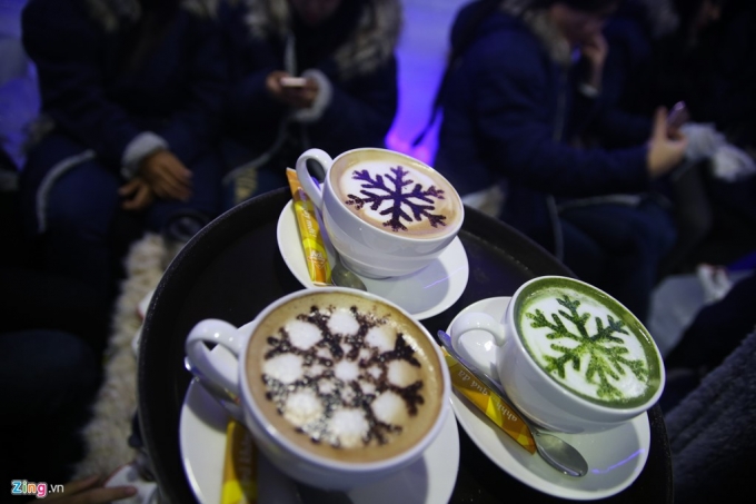 Những đồ uống cũng được pha chế v&agrave; tr&igrave;nh b&agrave;y cầu kỳ, ph&ugrave; hợp kh&ocirc;ng gian qu&aacute;n.&nbsp;