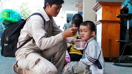 Chế độ ăn nhiều tinh bột nhưng thiếu ngũ cốc l&agrave; một trong những nguy&ecirc;n nh&acirc;n khiến trẻ thiếu vitamin E