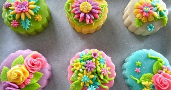 Thận trọng với bánh trung thu handmade "tắm" phẩm màu hoá chất