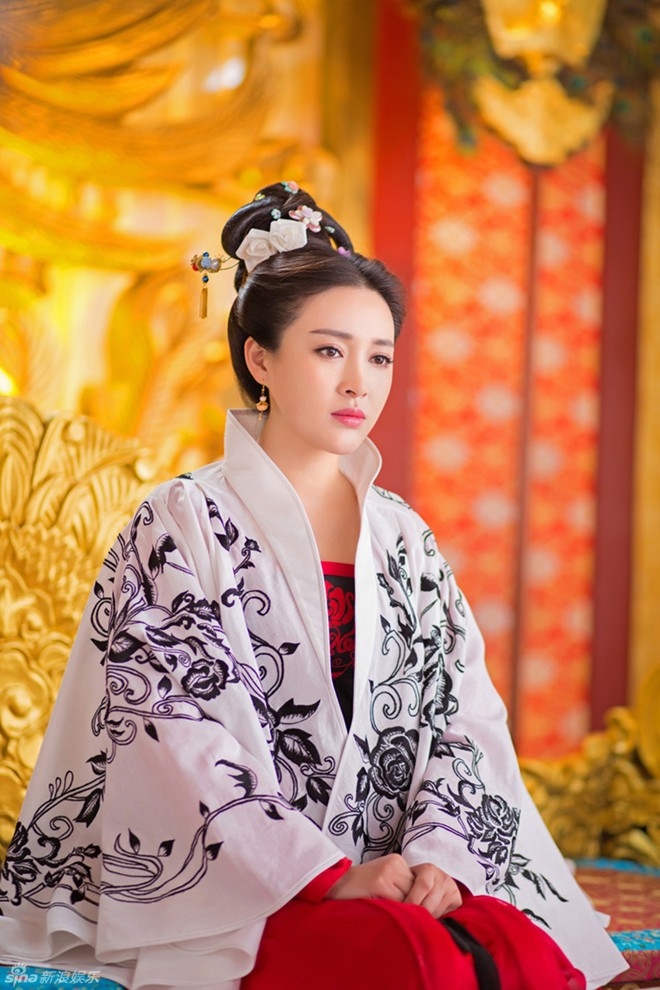 Can Đ&igrave;nh Đ&igrave;nh trong vai th&aacute;i hậu của bộ phim