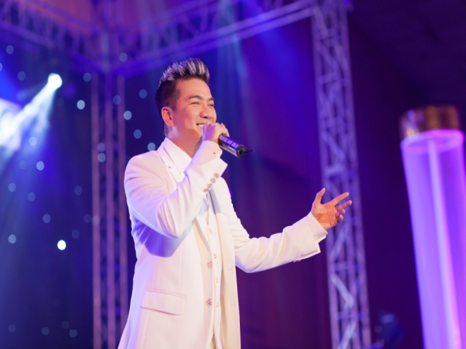 Ca sỹ Đ&agrave;m Vĩnh Hưng. Ảnh internet