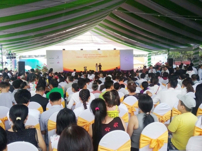 Khoảng 700 kh&aacute;ch h&agrave;ng đ&atilde; đến tham dự.