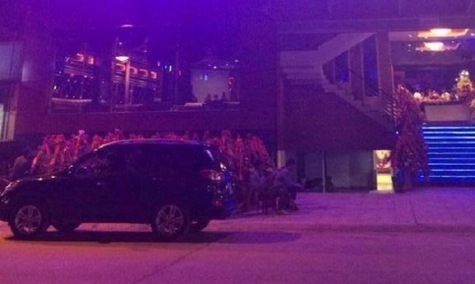 Qu&aacute;n Bar Kinh Đ&ocirc; nơi xảy ra vụ việc nổ s&uacute;ng 1 người chết.