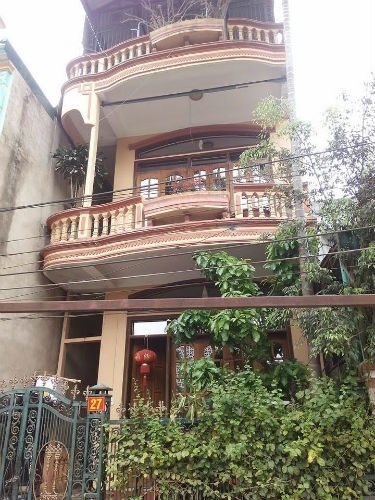 Nh&agrave; đất xảy ra tranh chấp.