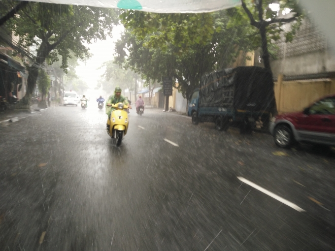 Mưa lớn k&eacute;o d&agrave;i trong ng&agrave;y 12/9 tại Đ&agrave; Nẵng do ảnh hưởng của cơn b&atilde;o số 4.