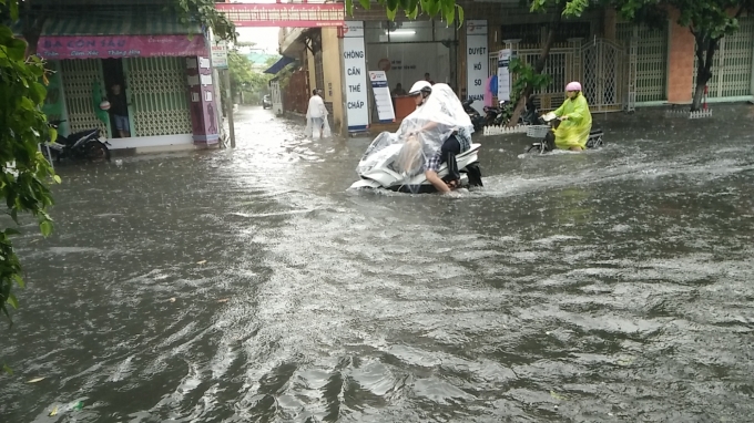 &nbsp;C&oacute; những tuyến đường nước ngập rất s&acirc;u.