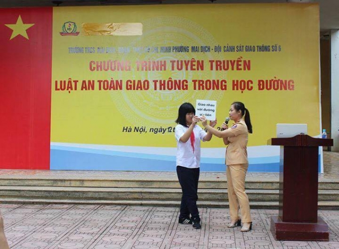 Buổi lễ gi&uacute;p c&aacute;c em học sinh n&acirc;ng cao kiến thức ph&aacute;p luật về giao th&ocirc;ng.