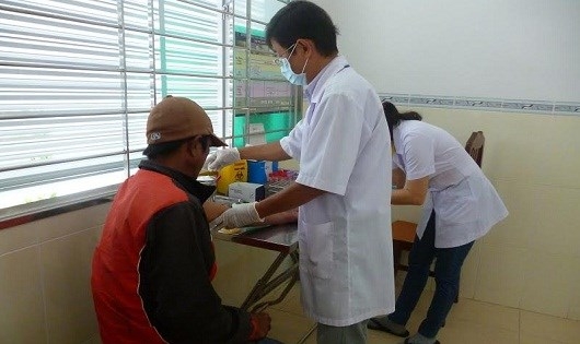 X&eacute;t nghiệm HIV tại Đồng Th&aacute;p.