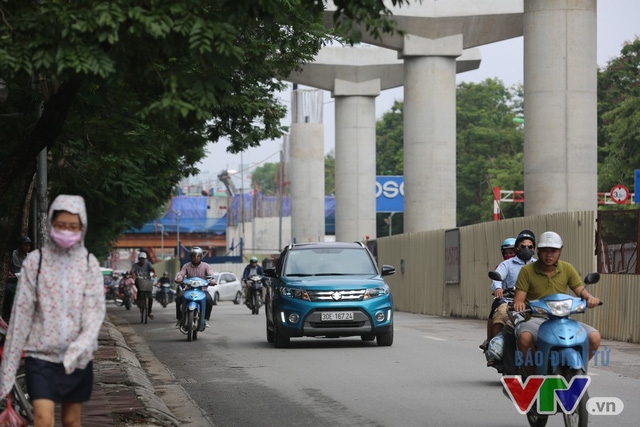 Người đi bộ hay đi xe đạp, xe m&aacute;y cảm nhận r&otilde; nhất mức độ &ocirc; nhiễm do kh&oacute;i, bụi g&acirc;y ra.