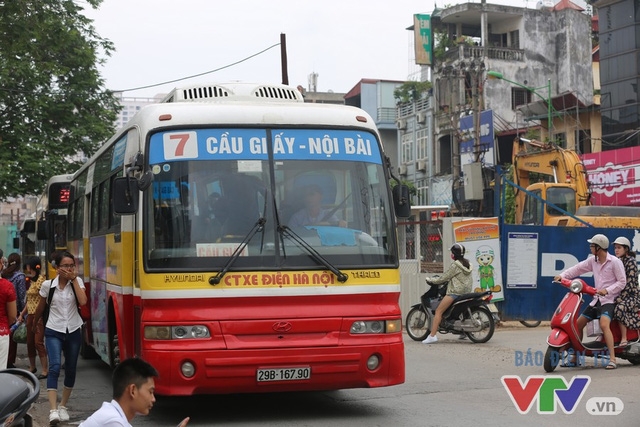 Tuyến đường n&agrave;y c&oacute; lưu lượng xe tham gia giao th&ocirc;ng rất lớn.