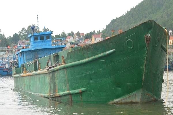 Con t&agrave;u chở b&ugrave;n bị lực lượng bi&ecirc;n ph&ograve;ng bắt giữ.