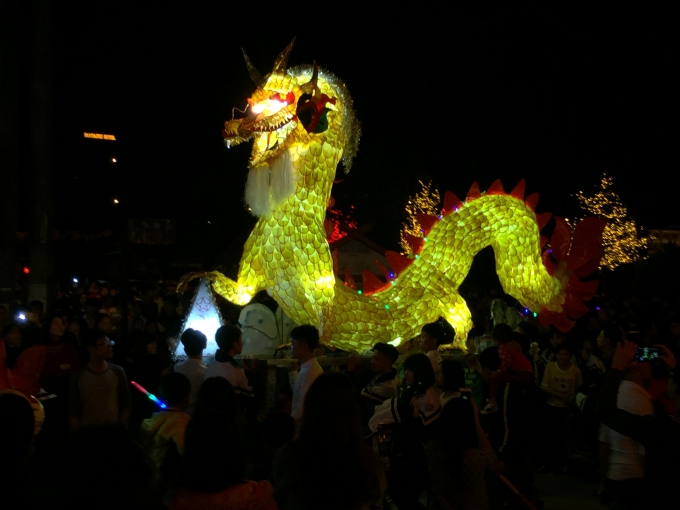 Tham dự cuộc thi nầy gồm c&oacute; c&aacute;c tổ d&acirc;n phố, c&aacute;c trường học v&agrave; c&aacute;c doanh nghiệp tr&ecirc;n địa b&agrave;n.