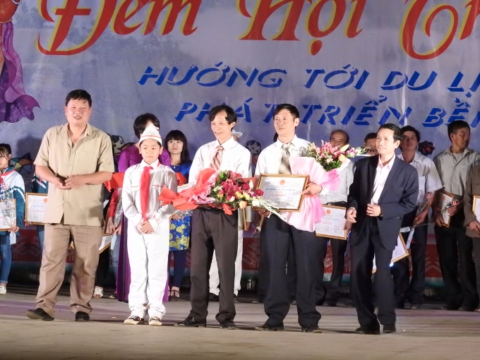 Kết th&uacute;c cuộc thi, 1 giải đặc biệt, 2 giải nhất v&agrave; 6 giải ba được trao cho c&aacute;c đội, đơn vị c&oacute; đ&egrave;n Trung thu đẹp nhất.&nbsp;