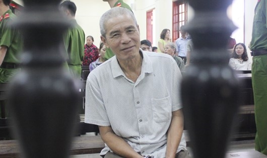 D&ecirc; gi&agrave; U70 vẫn tự h&agrave;o sinh được con trai.