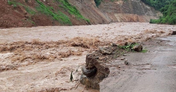 Vào rừng lấy măng, 7 người bị lũ cuốn chết và mất tích