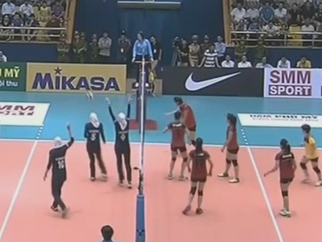 Trận đấu lu&ocirc;n căng thẳng. Ảnh: Internet